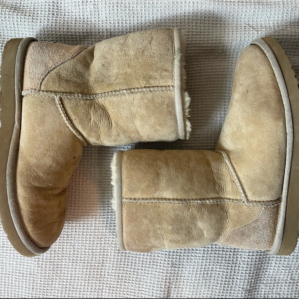 UGG Women’s Classic Short Boot Sand